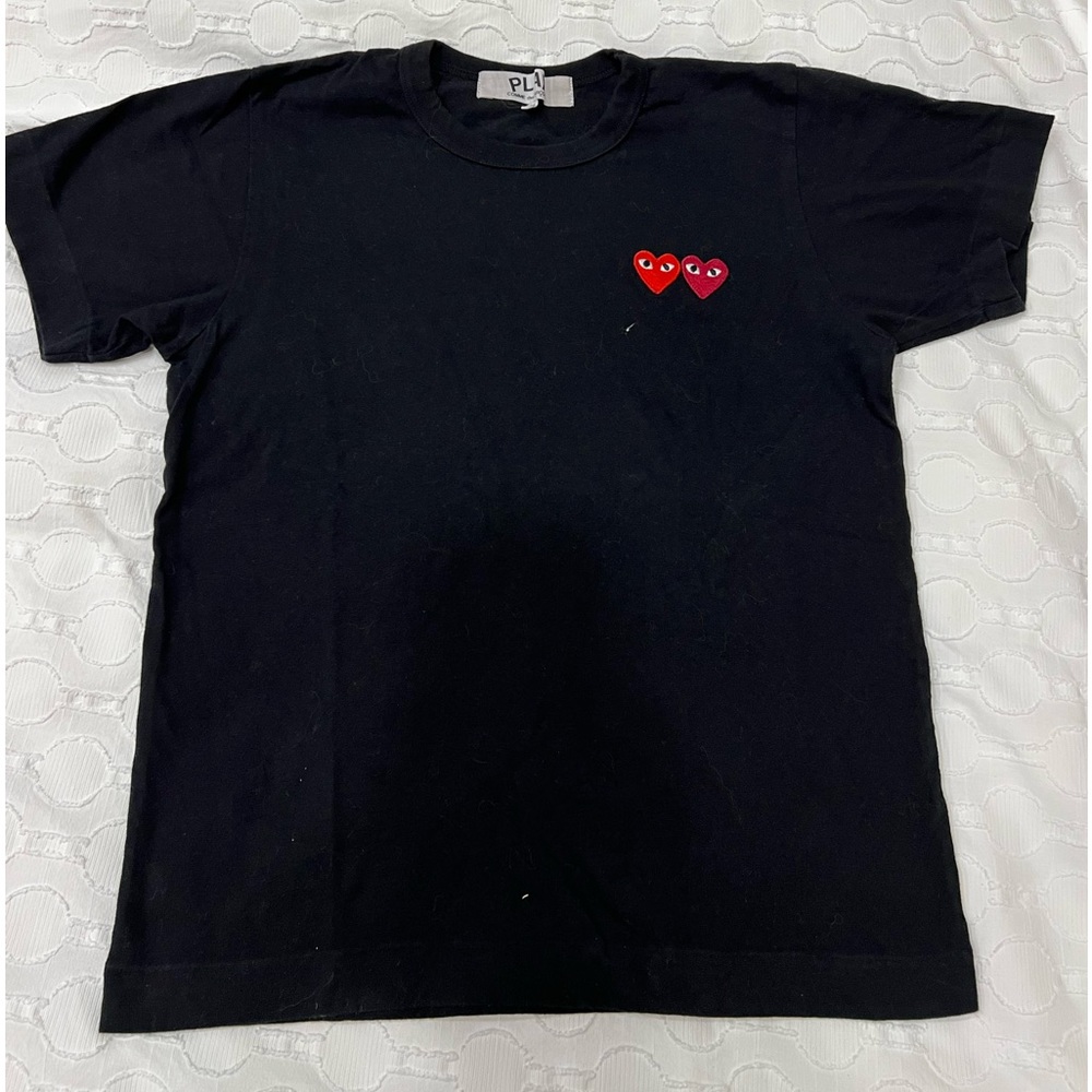 COMMES DESERVE GARGONS PLAY Logo Emblem Tshirt -  size medium
